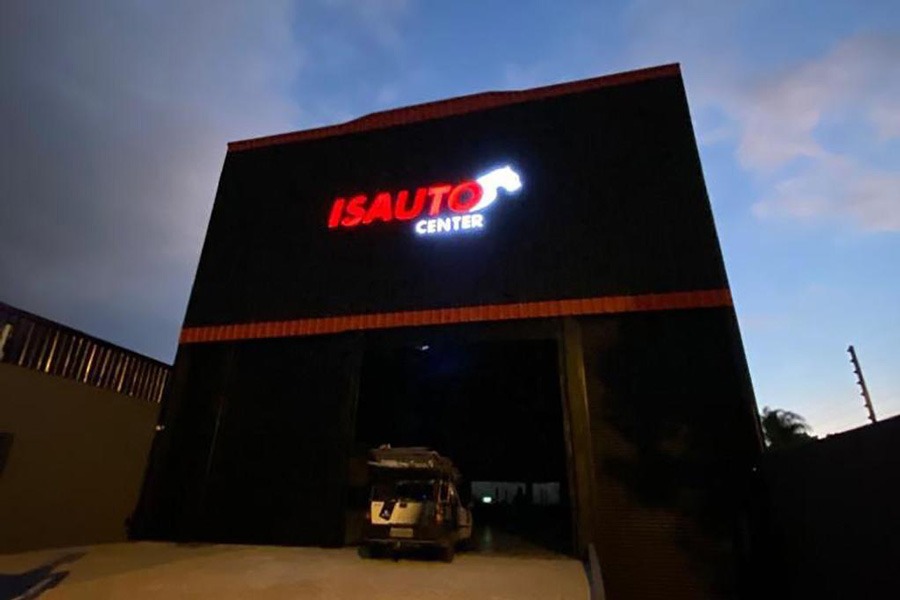 fachada_isauto_noite fachada_isauto_noite